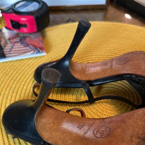 Preowned authentic Chanel heels navy blue - Picture 15 of 16